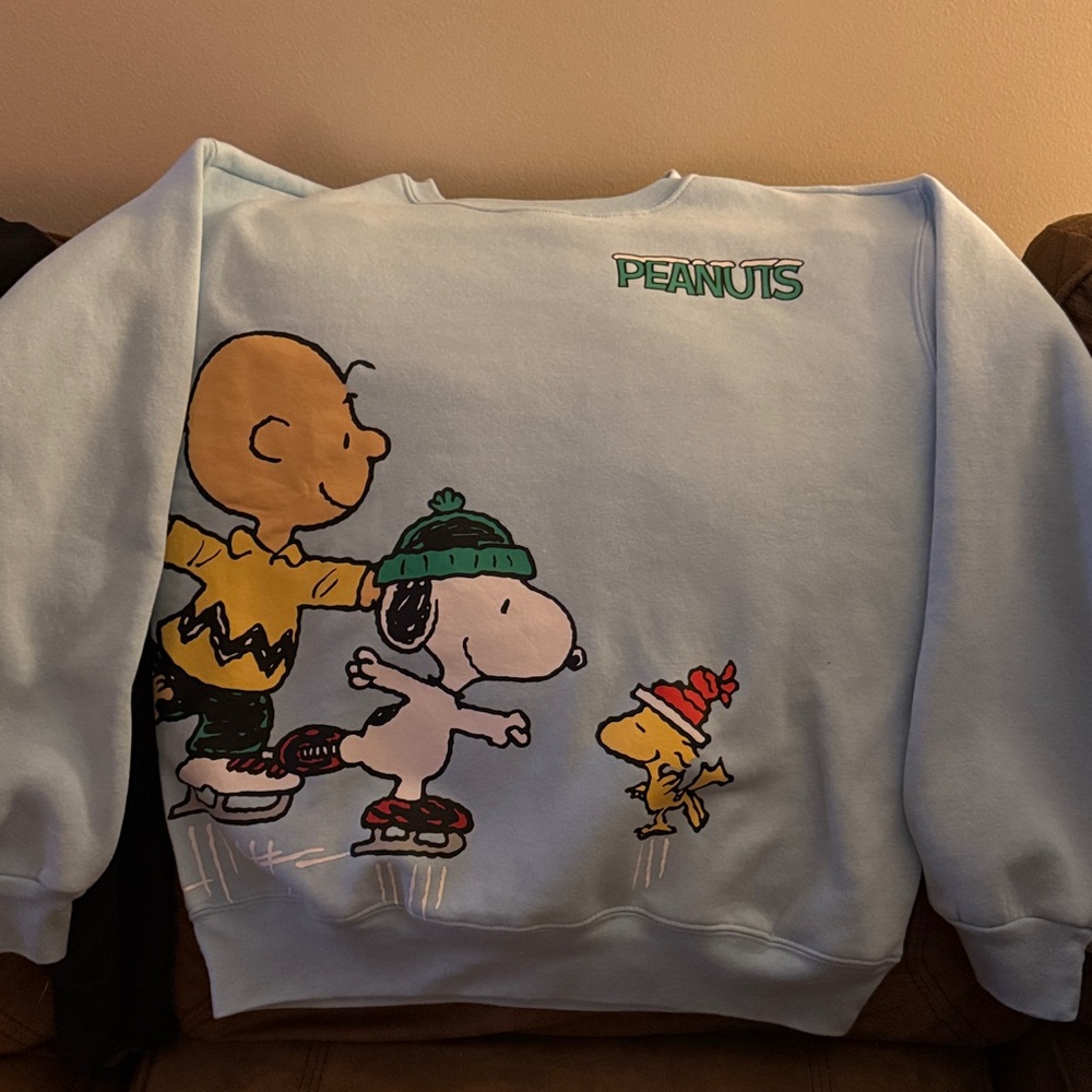 New without tags peanuts sweatshirt size large